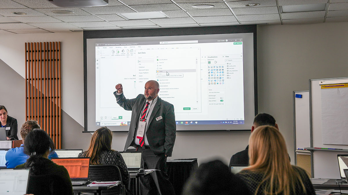 The UGA Institute of Government’s Scott King presents at a pre-conference workshop on building data dashboards.