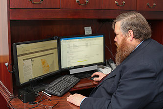 Associate director of the Carl Vinson Institute of Government’s Office of Information Technology Outreach Services Eric McRae worked on a broadband map that shows actual coverage for the state of Georgia. (Photo by Shannah Montgomery)