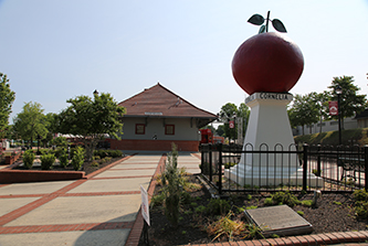 “The Home of the Big Red Apple” monument represents the area’s agricultural legacy. 