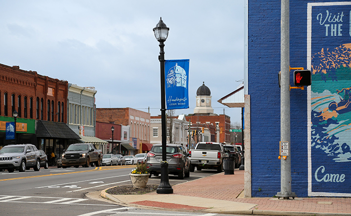 Commerce Street in downtown Hawkinsville is more lively and welcoming thanks to collaborations with UGA faculty and students. Historic buildings, including City Hall, are being renovated for the first time in decades. The community adopted the tagline “Come Home to Hawkinsville” in 2019 after participating in the Vinson Institute of Government’s community branding services.