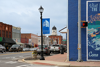 Commerce Street in downtown Hawkinsville is more lively and welcoming thanks to collaborations with UGA faculty and students. Historic buildings, including City Hall, are being renovated for the first time in decades. The community adopted the tagline “Come Home to Hawkinsville” in 2019 after participating in the Vinson Institute of Government’s community branding services.
