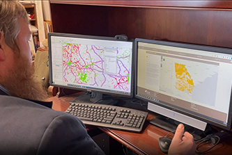 man looking at broadband map of Georgia on his computer screen